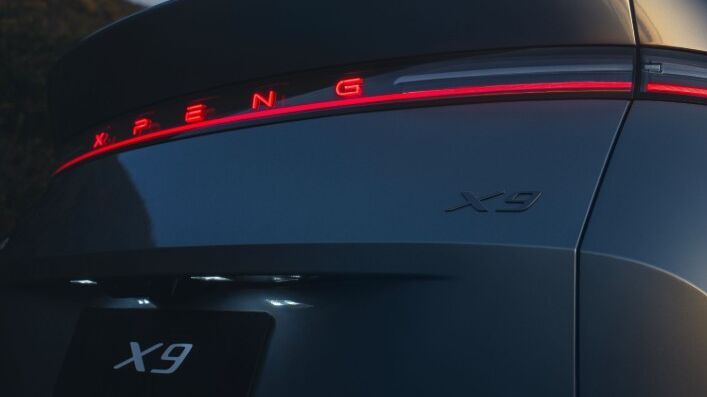Das Heck von dem Xpeng X9 