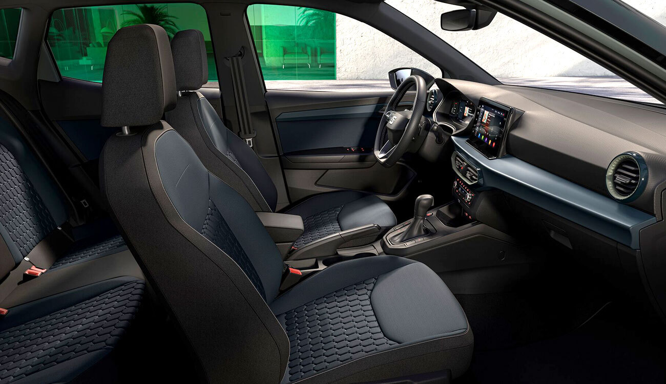 SEAT Arona Style Freisteller in Fiord Blau Interieur