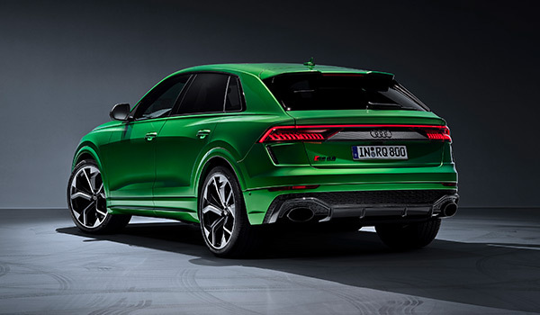Audi RS Q8 in grün Heckansicht