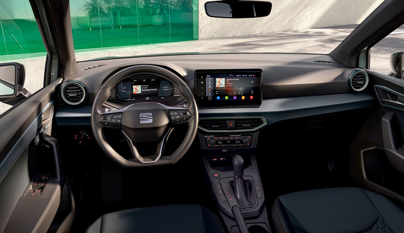 SEAT Arona Style Freisteller in Fiord Blau Interieur