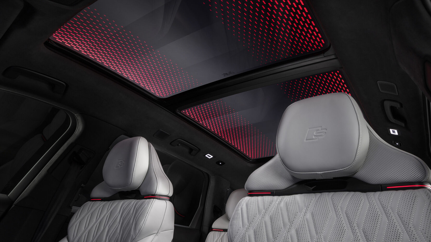 Das Panorama Dach und die flexible Sitzkonfiguration mit sechs oder sieben Sitzplätzen schaffen ein außergewöhnliches Raumgefühl im neuen Audi Q9.