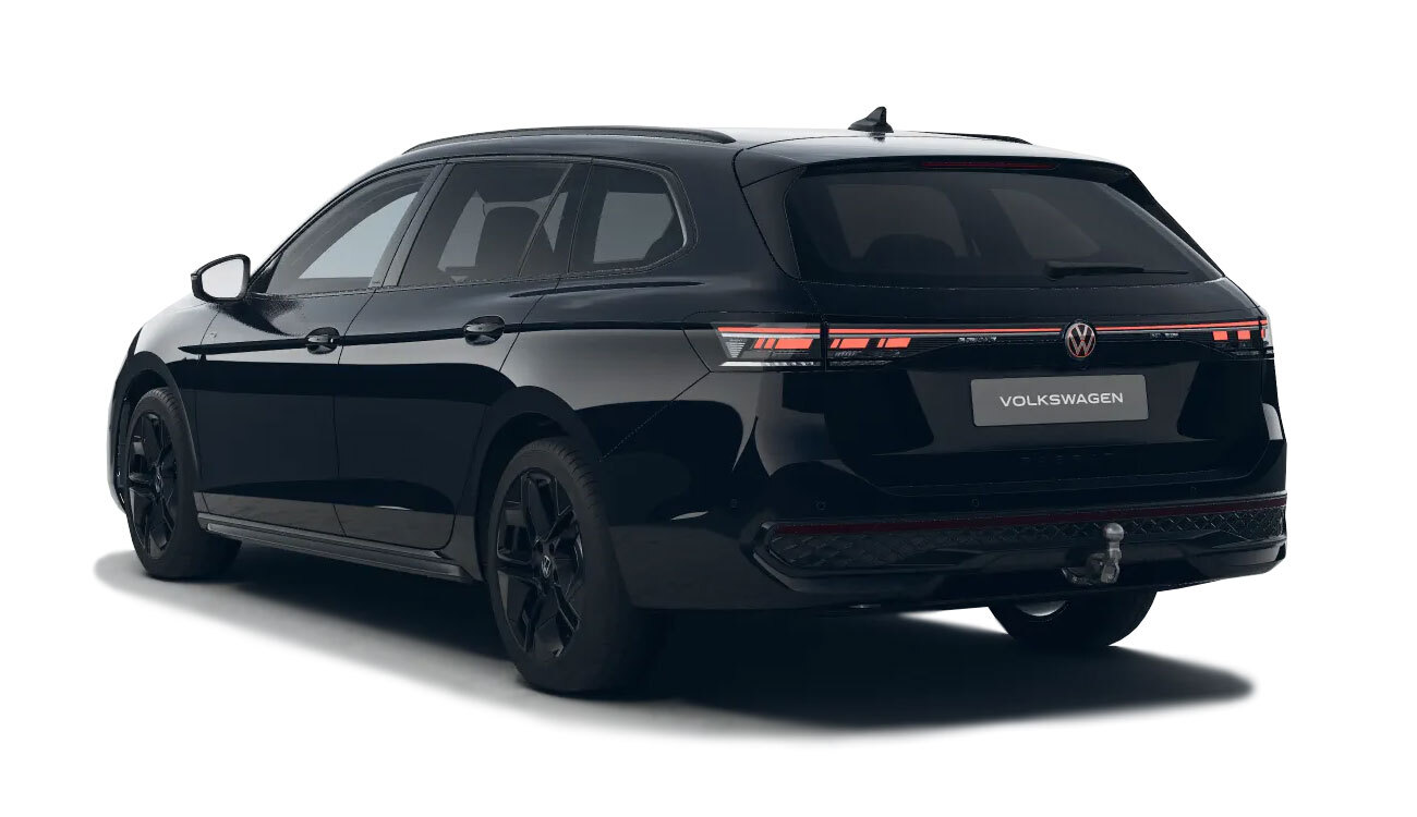 VW Passat R-Line Freisteller in Grenadillschwarz Metallic Heckansicht