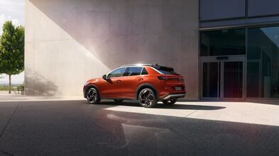 Der neue VW T-Roc in rot Seitenansicht