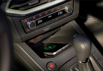 Mittelkonsole mit kabellosem Smartphone-Laden, integriertem Zugriff auf mobile Funktionen und Seat Connect.