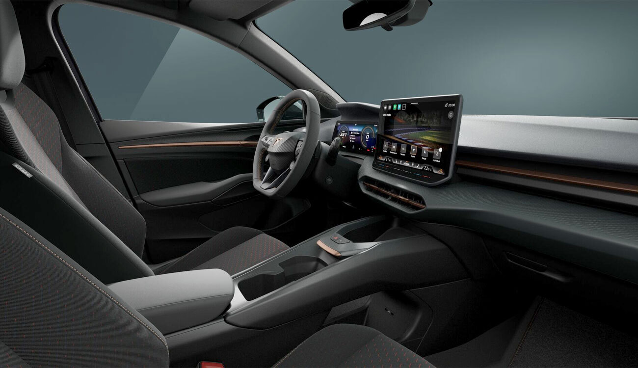 CUPRA Leon Sportstourer Freisteller in Fiord Blau Interieur