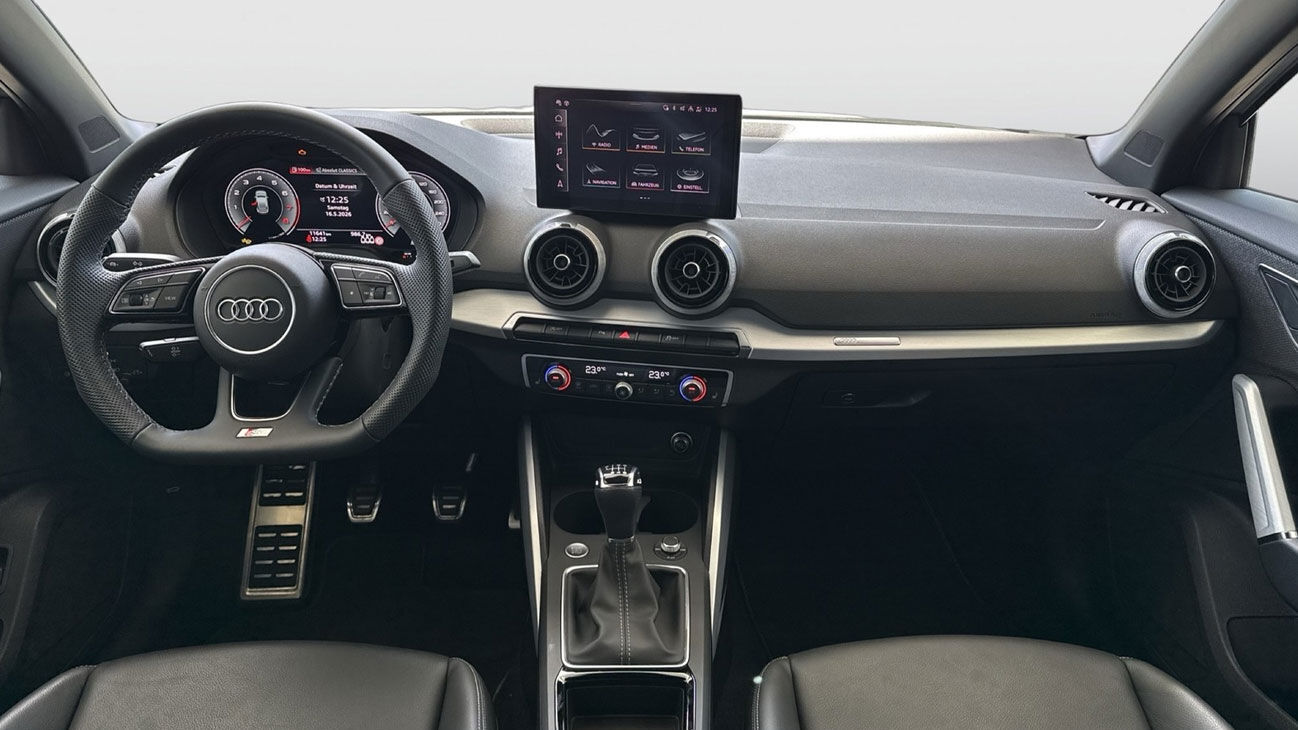 Audi Q2 Freisteller in Tausilber Metallic Interieur