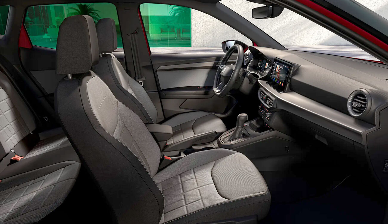 SEAT Arona FR Freisteller in Fiord Blau/Midnight Schwarz Metallic Interieur