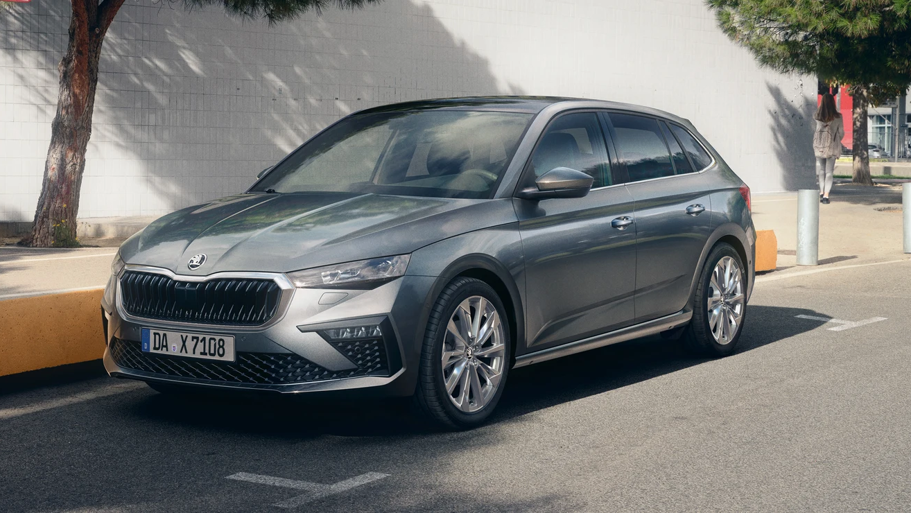 Škoda Scala Gebrauchtwagen mit kompakter Form, klaren Kanten und effizientem Auftritt.