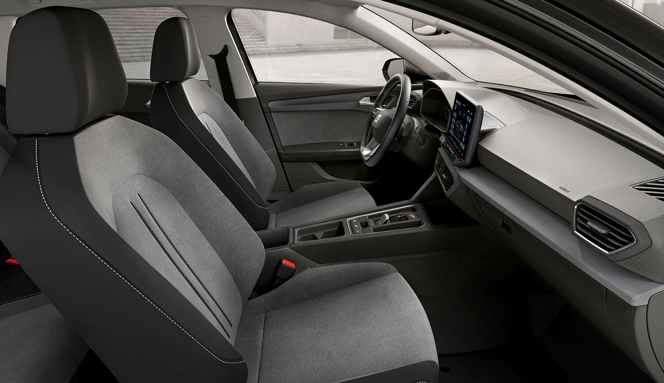 SEAT Leon Road Edition 1.5 e-HYBRID Freisteller in Fiord Blau Interieur