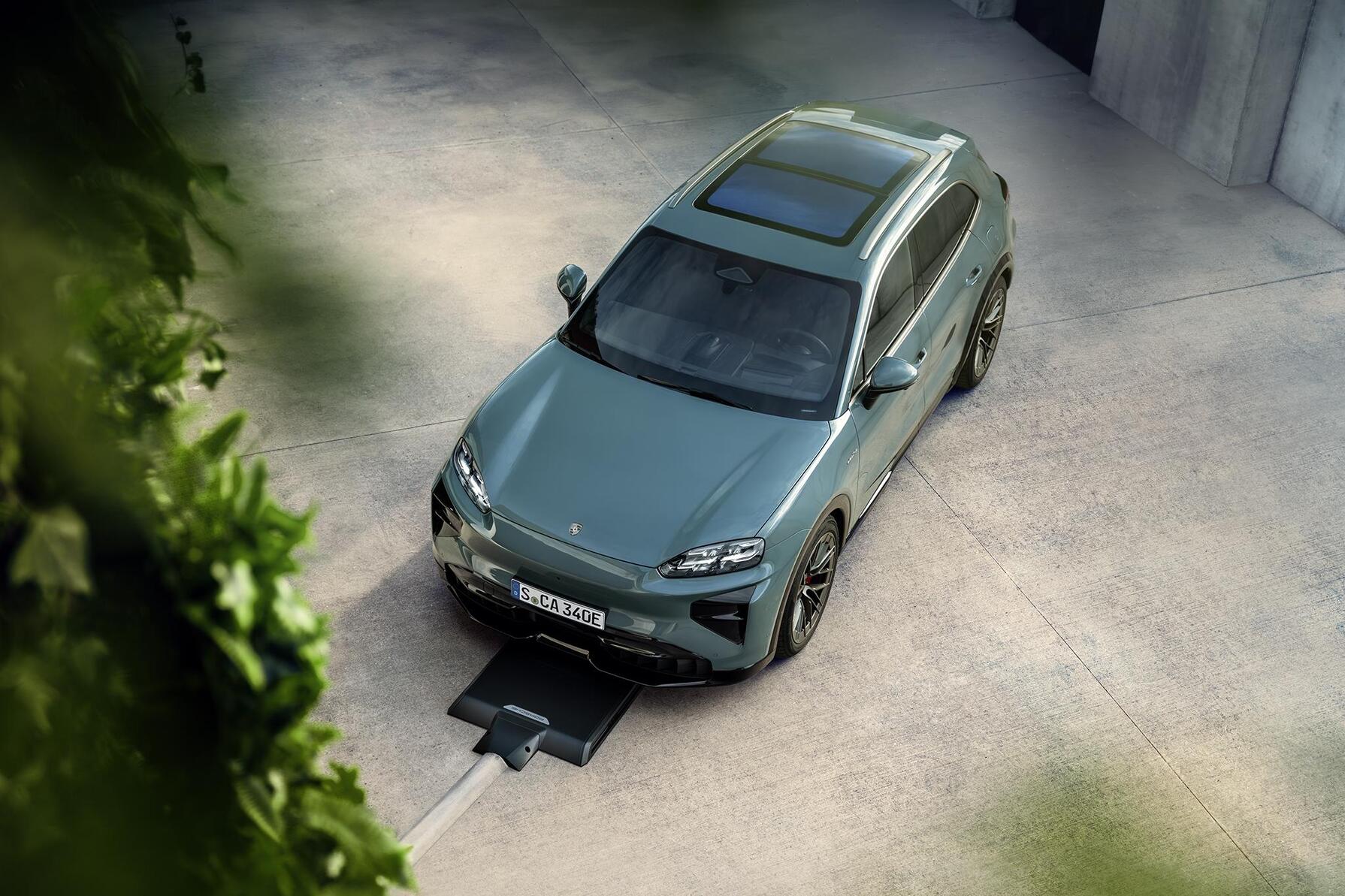Modellvarianten: Porsche Cayenne Electric, Ladevorgang, SUV, Elektroauto