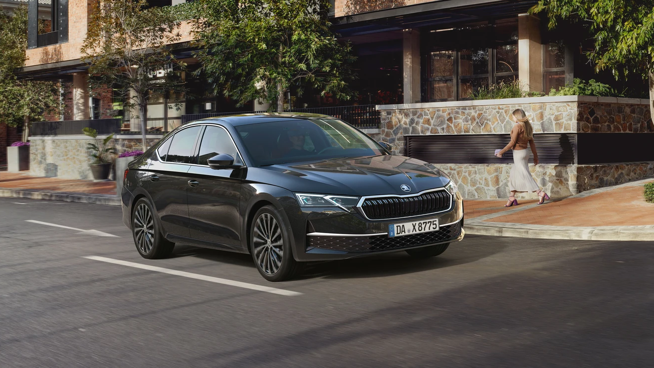 Škoda Octavia Gebrauchtwagen mit eleganter Linienführung und moderner Frontpartie.