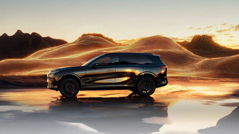 XPENG G9 Black Edition in Seitenansicht mit sportlichem Design und dunklen Akzenten