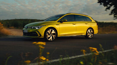 VW Golf Variant in gelb