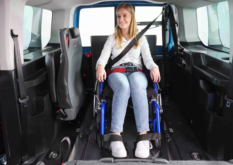 VW Caddy Raxi Umbau Krankentransport