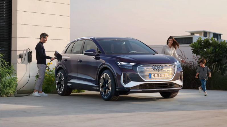 Audi Q4 e-tron am Laden.