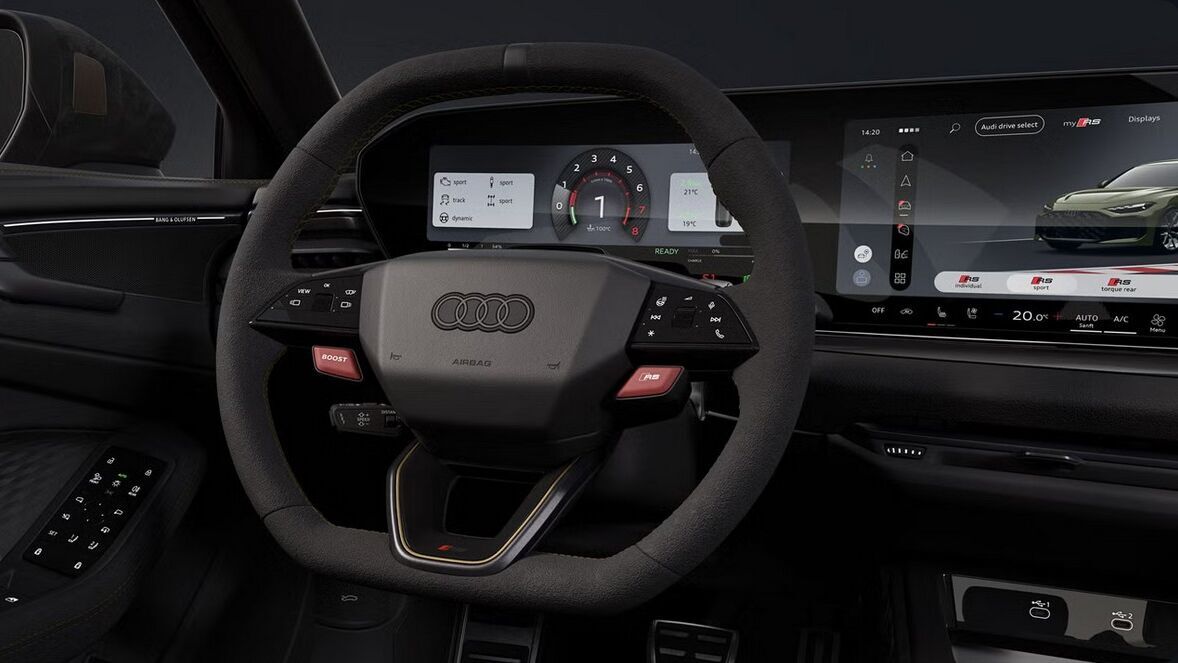 Audi RS5 Cockpit mit sportlichem Lenkrad – digitales Display und intuitive Steuerung für maximale Kontrolle