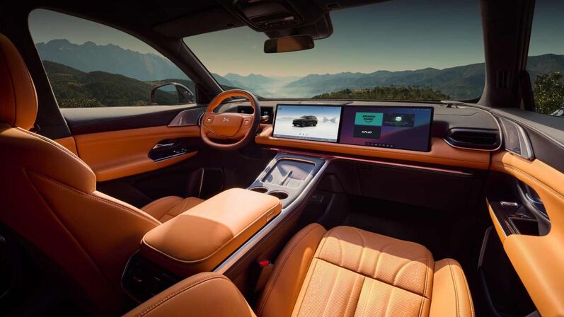 XPENG G9 Innenraum mit digitalem Cockpit und Premium Ausstattung