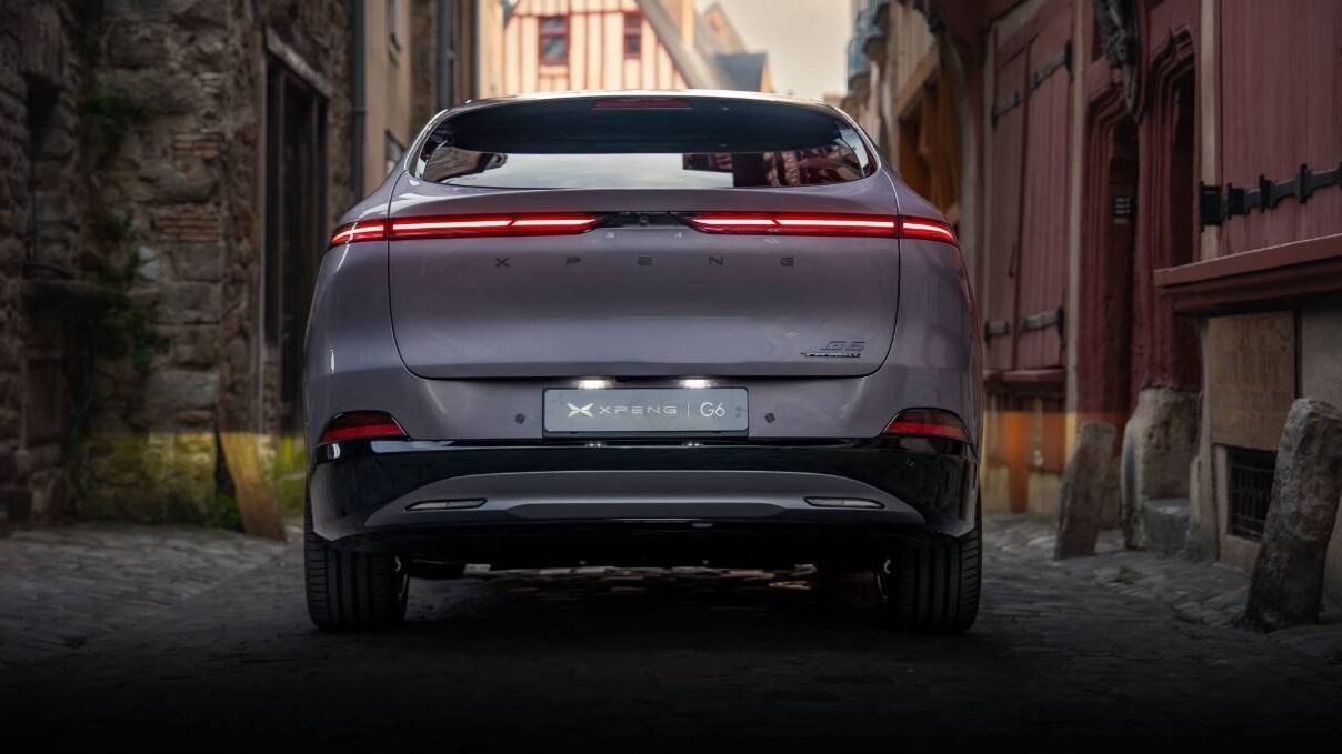 XPENG G6 Rückansicht – futuristisches Design trifft auf klare Linienführung