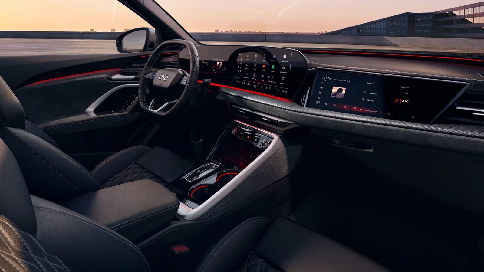 sportliches Cockpit, zeigt Informationen zum Auto an, mit rote Ambientebeleuchtung.