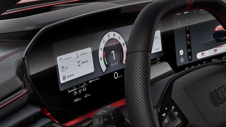 RS-spezifische Anzeigen im digitalen Cockpit zeigen wichtige Fahrdaten direkt hinter dem Lenkrad.