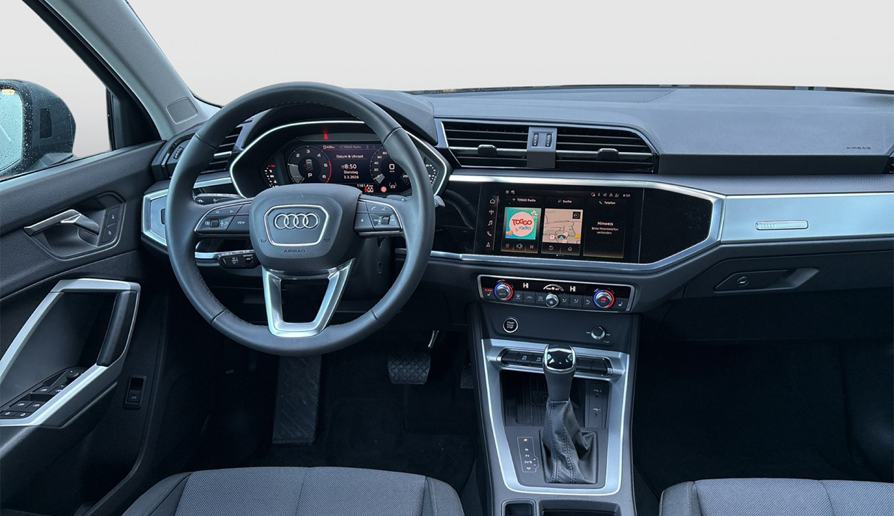 Audi Q3 Freisteller in Nanograu Metallic Interieur