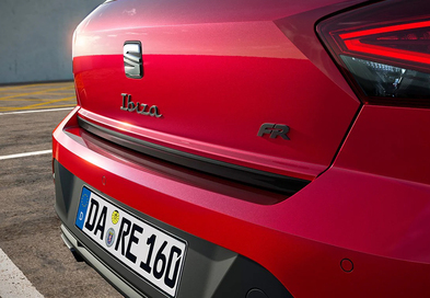 Heckansicht des Automodells SEAT Ibiza – sportliche Variante mit LED-Technologie.