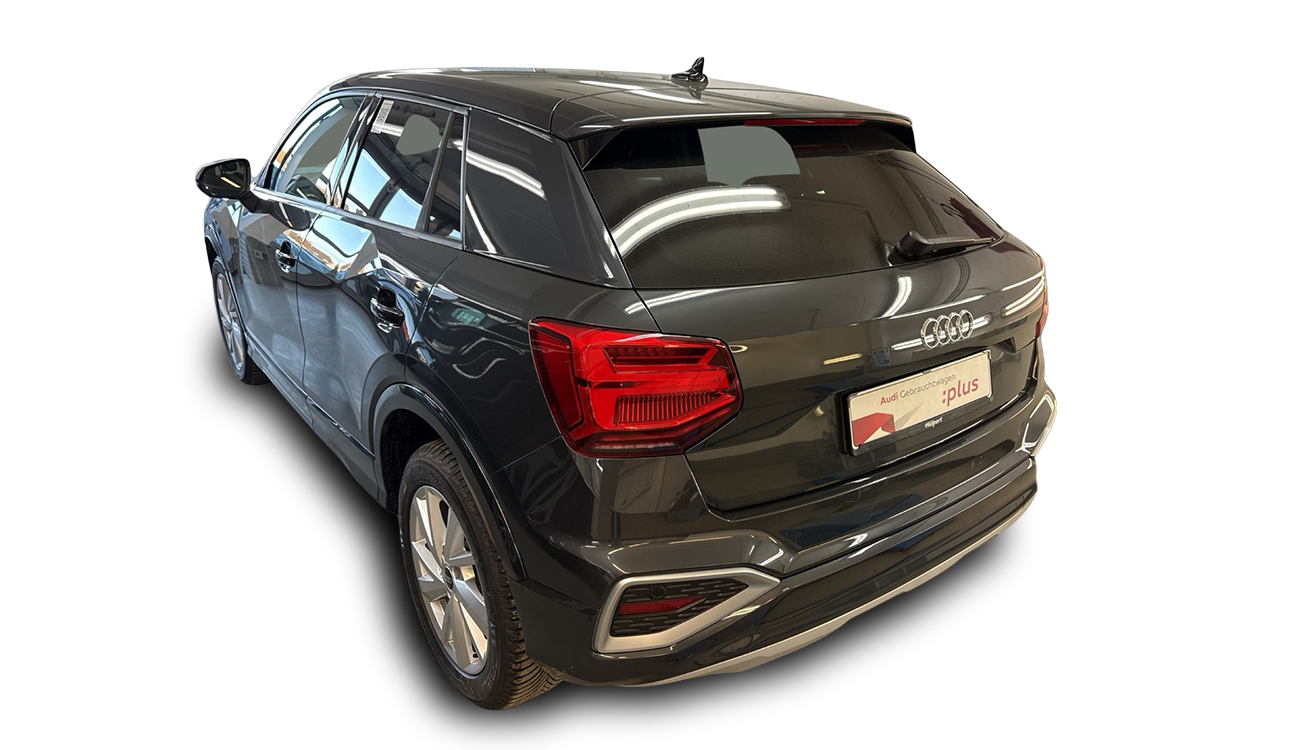 Audi Q2 Freisteller in Manhattangrau Metallic Heckansicht