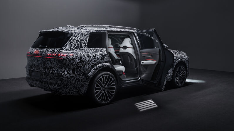 Elektrische Türen, hochwertige Materialien und klare Audi Werte prägen den luxuriösen Auftritt des neuen Audi Q9.
