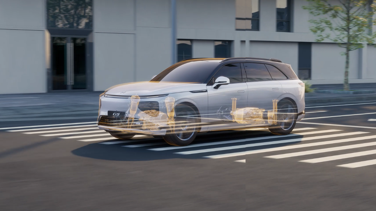 XPENG G9 Elektro SUV mit sichtbar integrierter Antriebstechnologie