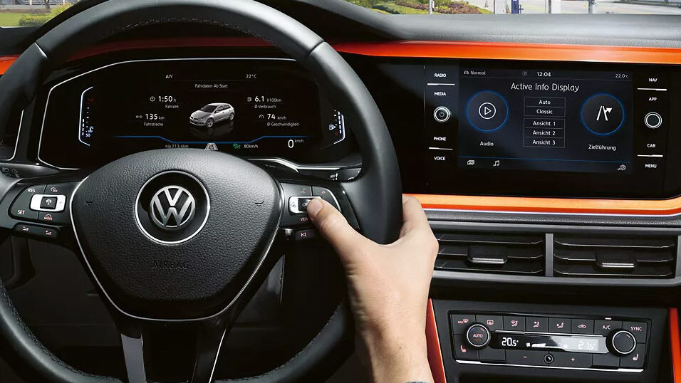 VW Polo Lenkrad und digitale Instrumente